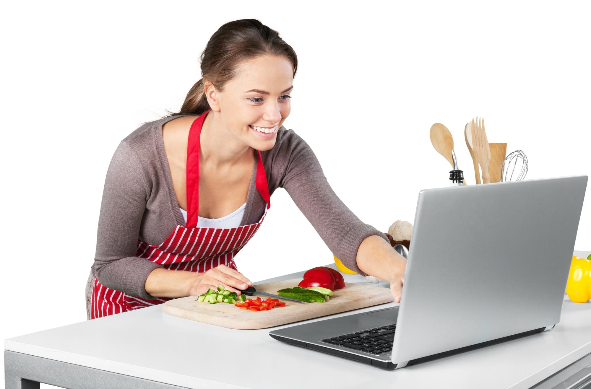 Allievo che cucina durante una lezione online